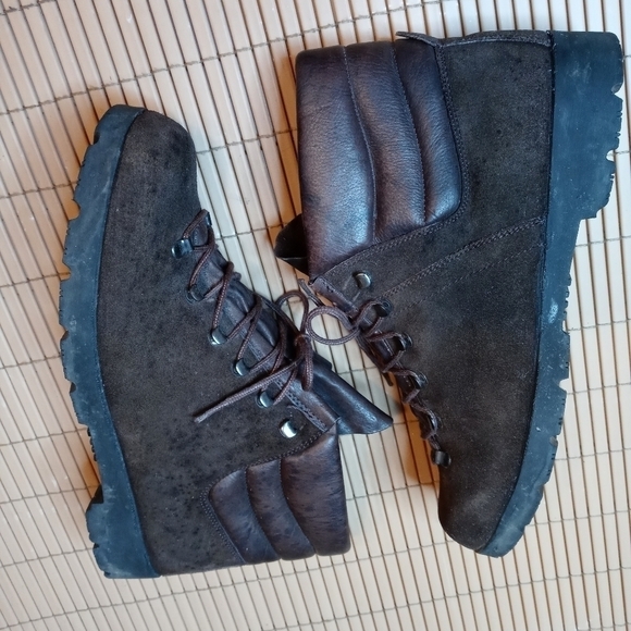 Trotters women's brown suede Vibram lug sole lace boot. A24pm - Picture 7 of 10